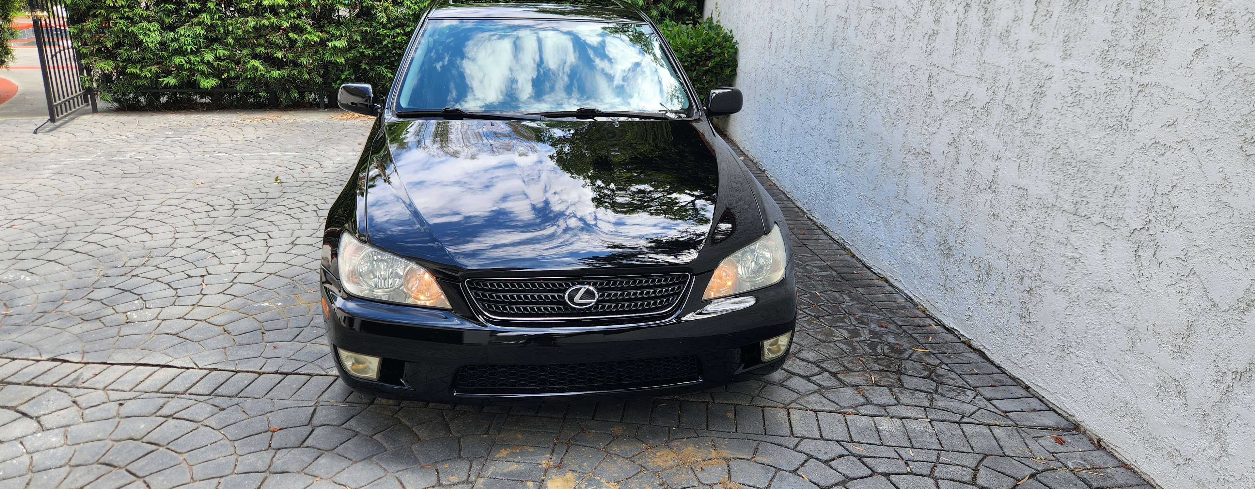 Lexus IS 300 Image 7